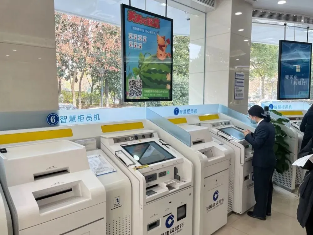 喔刷pos机东莞总部_pos机切机刷机教程_手刷pos机和传统pos机